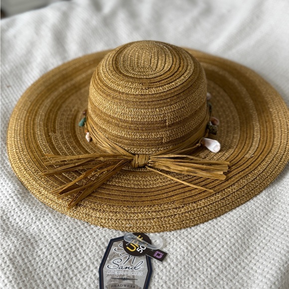 Stylish Tan Straw Hat with Shell Accents - Picture 3 of 3